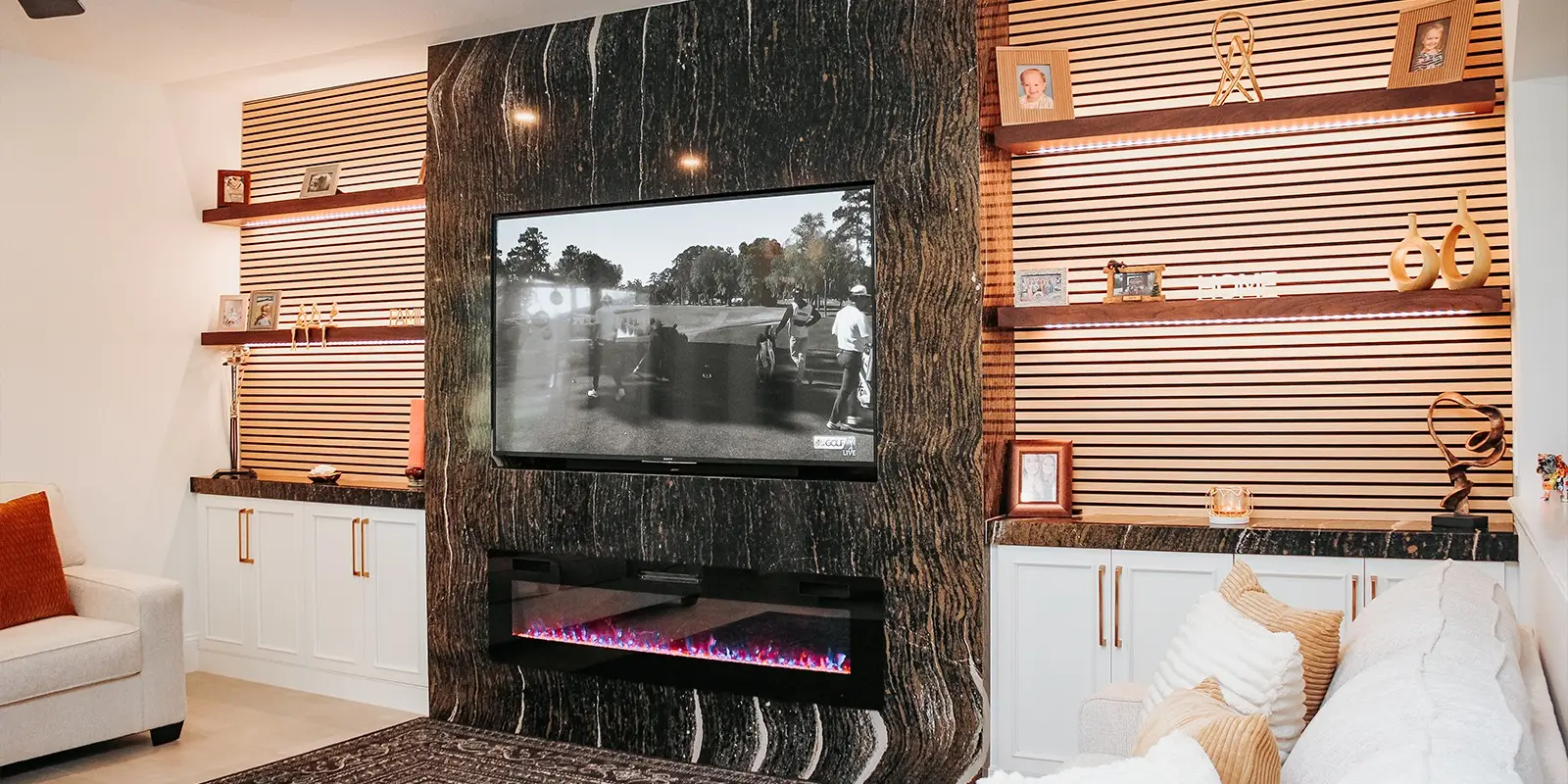 Modern and rustic livingroom by Florida Design Works